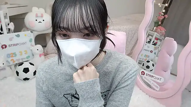 Snapshot of momo_room chatting on 03-03-25, 10:38 momo room online show from 03-03-25, 10:38