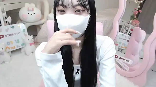 Snapshot of momo_room chatting on 03-15-25, 10:57 momo room online show from 03-15-25, 10:57