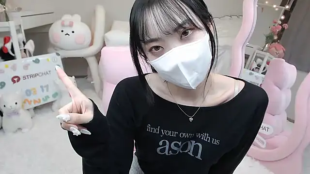 Snapshot of momo_room chatting on 03-17-25, 10:38 momo room online show from 03-17-25, 10:38