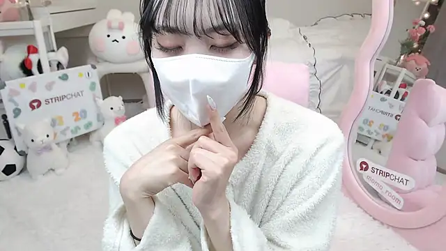 Snapshot of momo_room chatting on 03-20-25, 11:05 momo room online show from 03-20-25, 11:05