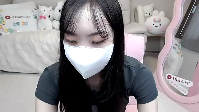 Snapshot of momo_room chatting on 09-20-25, 06:36 momo room online show from 09-20-25, 06:36