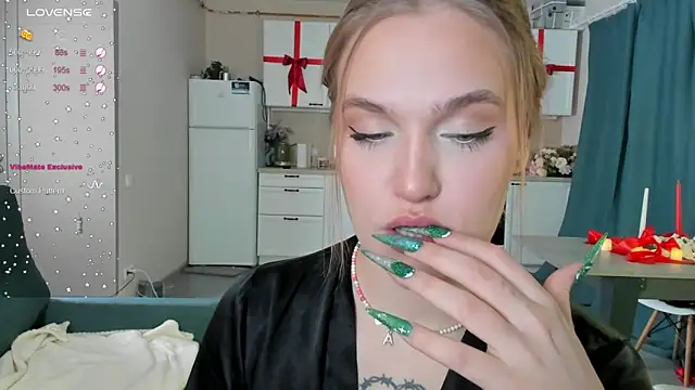 CarolineLovers online show from 12-24-24, 02:21