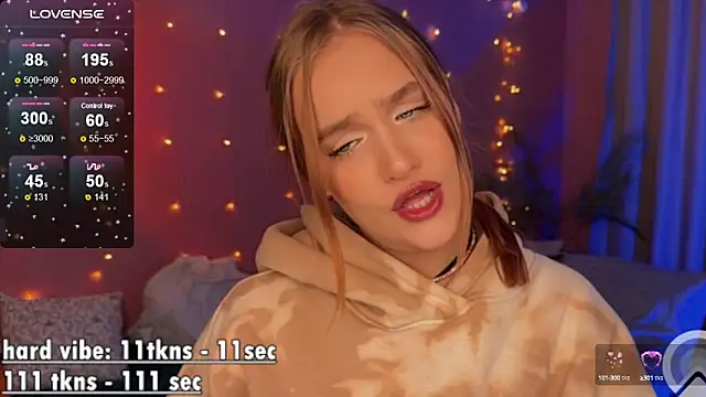 CarolineLovers online show from 03-10-25, 11:16