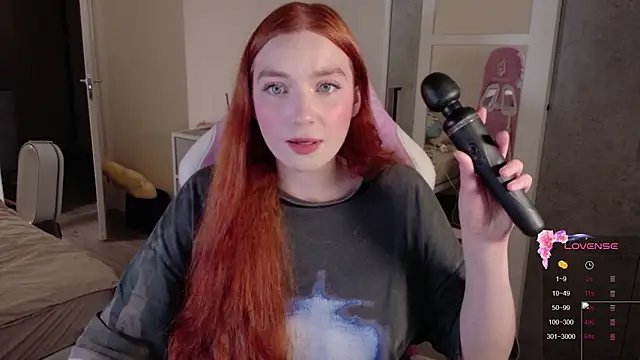 Snapshot of cinnabon_girls chatting on 02-17-26, 05:52 cinnabon girls online show from 02-17-26, 05:52