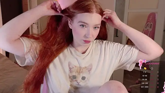 Snapshot of cinnabon_girls chatting on 02-19-26, 12:28 cinnabon girls online show from 02-19-26, 12:28