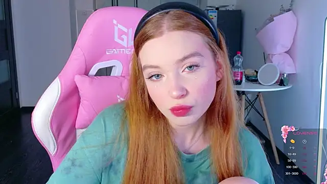 Snapshot of cinnabon_girls chatting on 03-25-26, 03:29 cinnabon girls online show from 03-25-26, 03:29