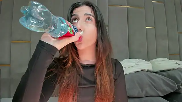 Snapshot of eva_lim chatting on 12-22-25, 03:42 eva lim online show from 12-22-25, 03:42