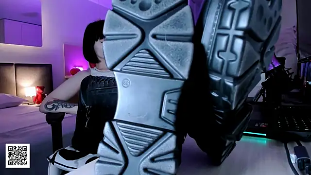 Snapshot of _Goddess_Misha_ chatting on 10-30-25, 09:15 Goddess Misha online show from 10-30-25, 09:15