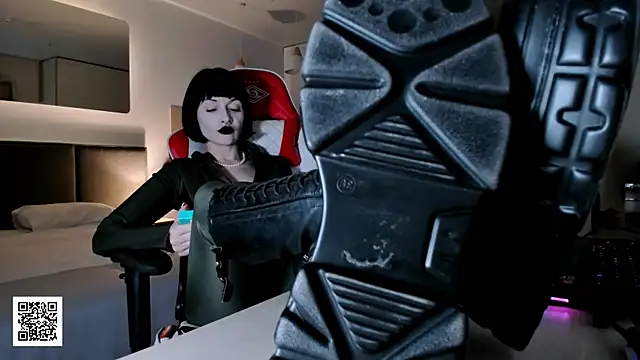 Snapshot of _Goddess_Misha_ chatting on 11-10-25, 10:09 Goddess Misha online show from 11-10-25, 10:09