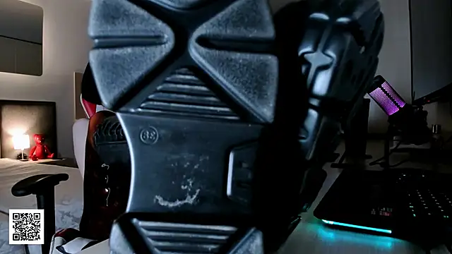 Snapshot of _Goddess_Misha_ chatting on 11-14-25, 09:13 Goddess Misha online show from 11-14-25, 09:13