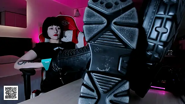 Snapshot of _Goddess_Misha_ chatting on 11-16-25, 09:09 Goddess Misha online show from 11-16-25, 09:09