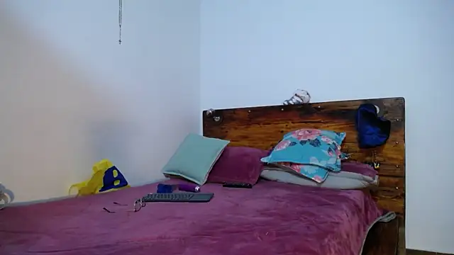 maryoriegil1 online show from 11-14-25, 10:40