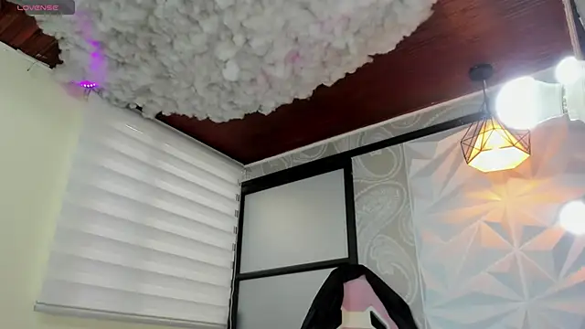 Snapshot of emilymiller_tcw chatting on 03-07-25, 02:45 emilymiller tcw online show from 03-07-25, 02:45