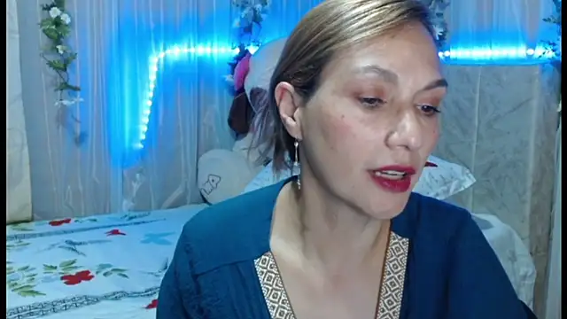 italagomez  online show from 12-18-24, 12:10