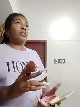 ELLA KELLY online show from 11-18-25, 11:47