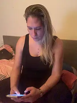 Snapshot of Chatonne69 chatting on 03-22-25, 06:58 Chatonne69 online show from 03-22-25, 06:58