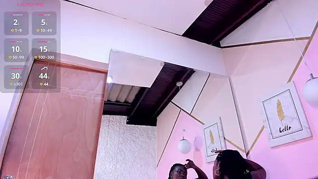 Snapshot of amina_west chatting on 03-19-25, 11:36 amina west online show from 03-19-25, 11:36