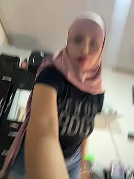 Snapshot of lalilamassu1 chatting on 02-20-25, 02:35 lalilamassu1 online show from 02-20-25, 02:35