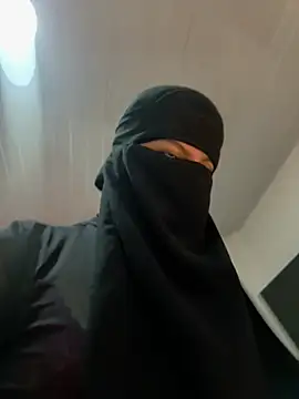 Snapshot of lalilamassu1 chatting on 03-21-25, 04:40 lalilamassu1 online show from 03-21-25, 04:40