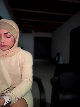 Snapshot of lalilamassu1 chatting on 09-30-25, 01:32 lalilamassu1 online show from 09-30-25, 01:32