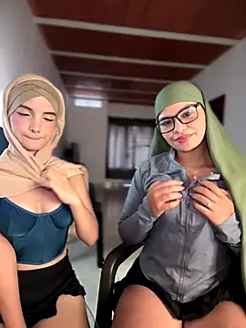 Snapshot of lalilamassu1 chatting on 10-29-25, 09:27 lalilamassu1 online show from 10-29-25, 09:27