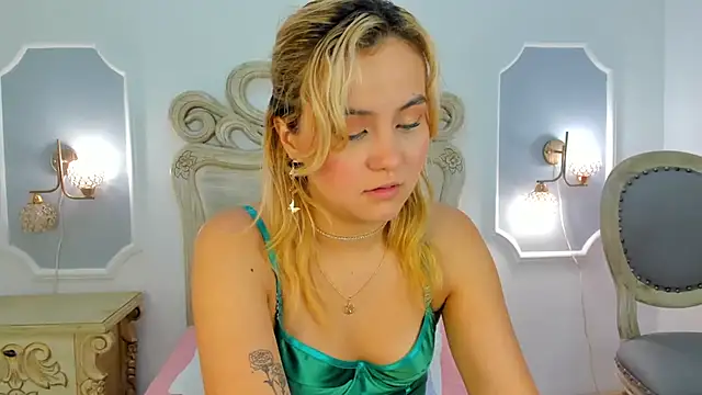 Sara  Williams online show from 12-18-24, 03:58