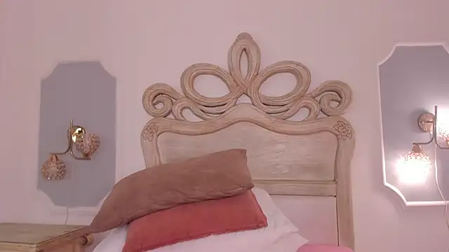 Sara  Williams online show from 09-16-25, 04:02