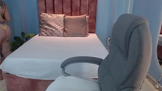 Violetta rainbow online show from 11-27-25, 03:52