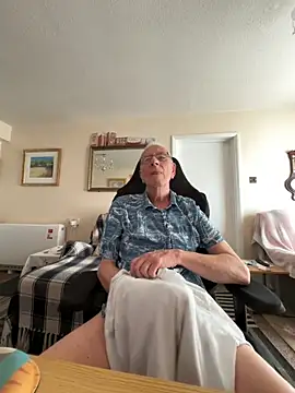 Snapshot of cutaboverest chatting on 03-05-26, 04:03 cutaboverest online show from 03-05-26, 04:03