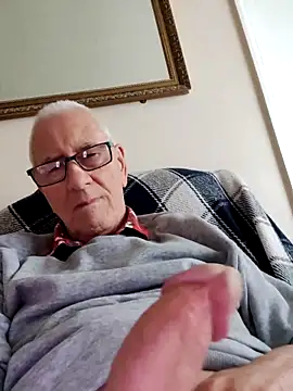 Snapshot of cutaboverest chatting on 03-12-26, 11:16 cutaboverest online show from 03-12-26, 11:16