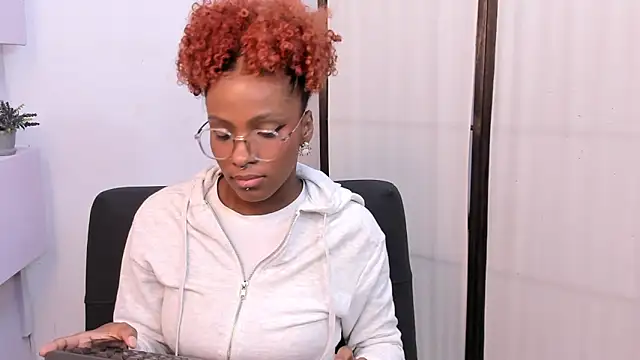 LiannaDixon online show from 03-08-25, 02:12
