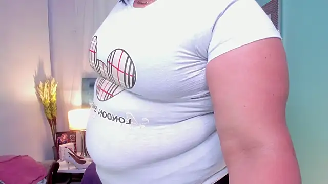 Snapshot of Busty_Juicy chatting on 02-20-25, 01:14 Busty Juicy online show from 02-20-25, 01:14