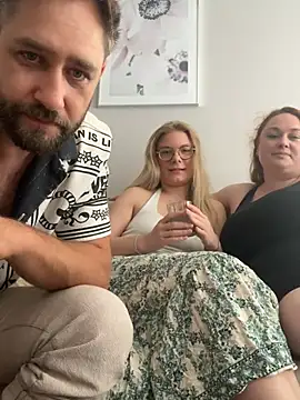 Snapshot of Curvyloveandhim chatting on 07-30-26, 11:53 Curvyloveandhim online show from 07-30-26, 11:53