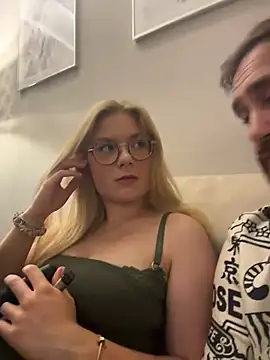 Snapshot of Curvyloveandhim chatting on 08-05-26, 10:33 Curvyloveandhim online show from 08-05-26, 10:33