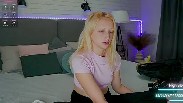 Selena Lily online show from 09-11-25, 12:27