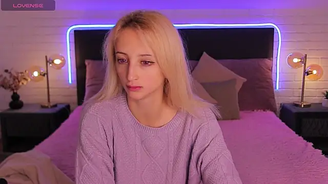 Selena Lily online show from 10-04-25, 05:49