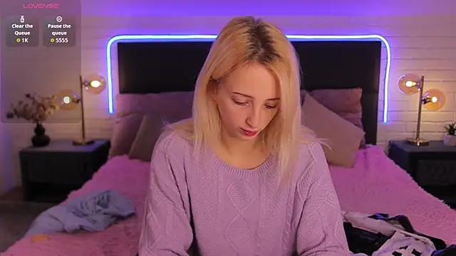 Selena Lily online show from 10-06-25, 06:00