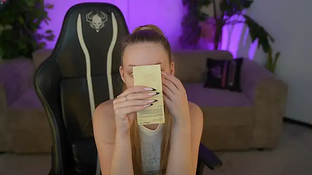 Linda054 online show from 11-15-25, 05:49