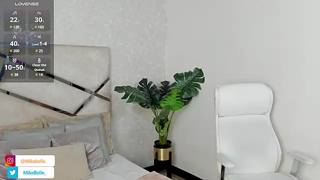 Snapshot of mike_belle chatting on 12-28-24, 10:02 mike belle online show from 12-28-24, 10:02