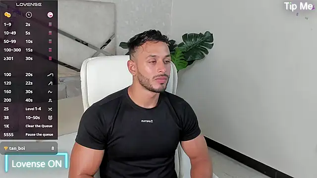 Snapshot of mike_belle chatting on 01-15-25, 02:17 mike belle online show from 01-15-25, 02:17