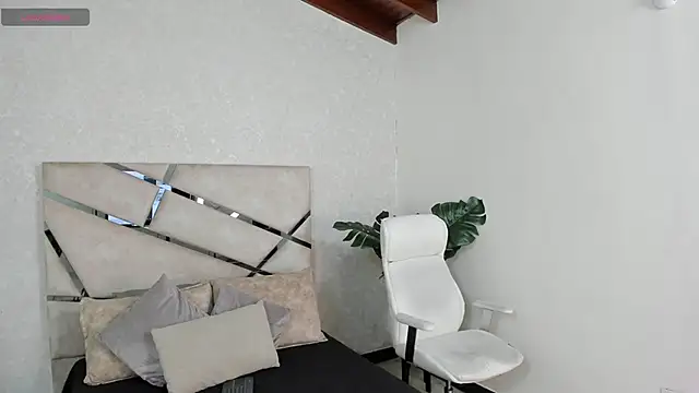 Snapshot of mike_belle chatting on 01-29-25, 10:01 mike belle online show from 01-29-25, 10:01