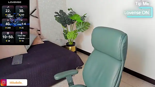 Snapshot of mike_belle chatting on 09-21-25, 07:48 mike belle online show from 09-21-25, 07:48