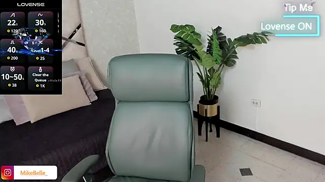 Snapshot of mike_belle chatting on 10-11-25, 07:56 mike belle online show from 10-11-25, 07:56