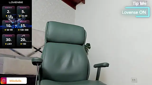 Snapshot of mike_belle chatting on 10-26-25, 10:36 mike belle online show from 10-26-25, 10:36