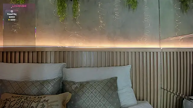 Lana Lann online show from 12-21-25, 12:12