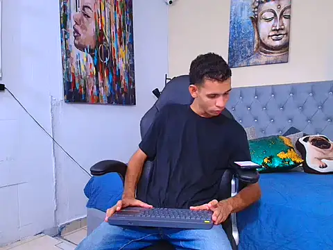 tonny 23cm  online show from 09-08-25, 06:51