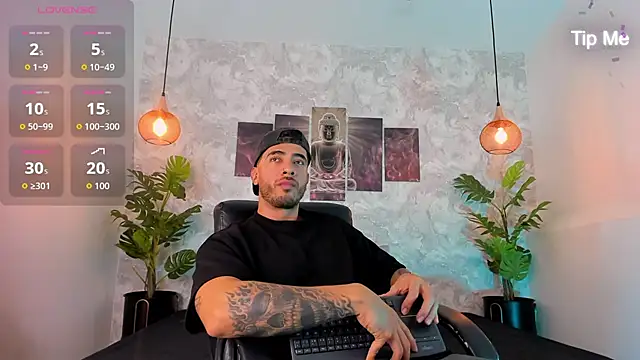 Snapshot of Nate_franco chatting on 10-29-25, 04:04 Nate franco online show from 10-29-25, 04:04