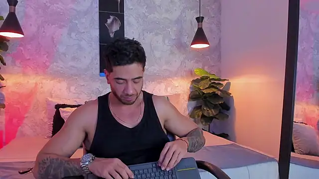 Snapshot of Nate_franco chatting on 10-31-25, 04:24 Nate franco online show from 10-31-25, 04:24