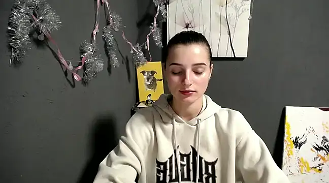 lady olivia  online show from 12-19-24, 04:46