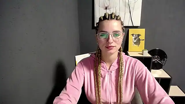 Snapshot of lady_olivia_ chatting on 10-15-25, 03:56 lady olivia online show from 10-15-25, 03:56